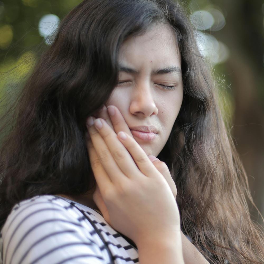 IU dental implant pain when chewing