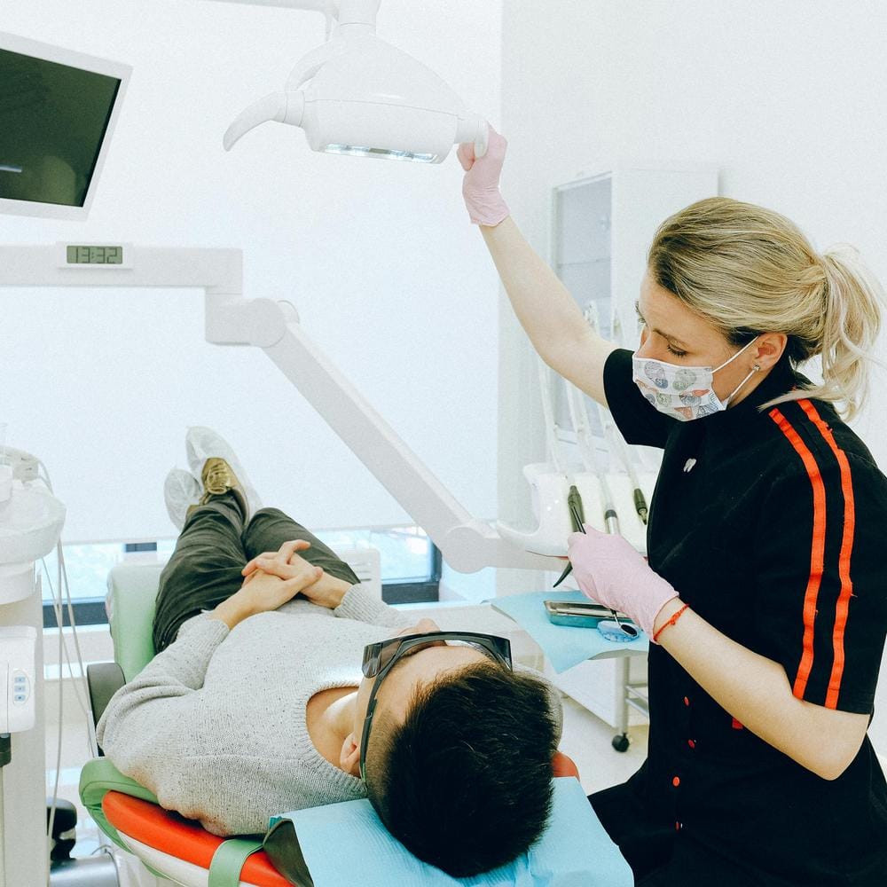 root-canal-or-implant