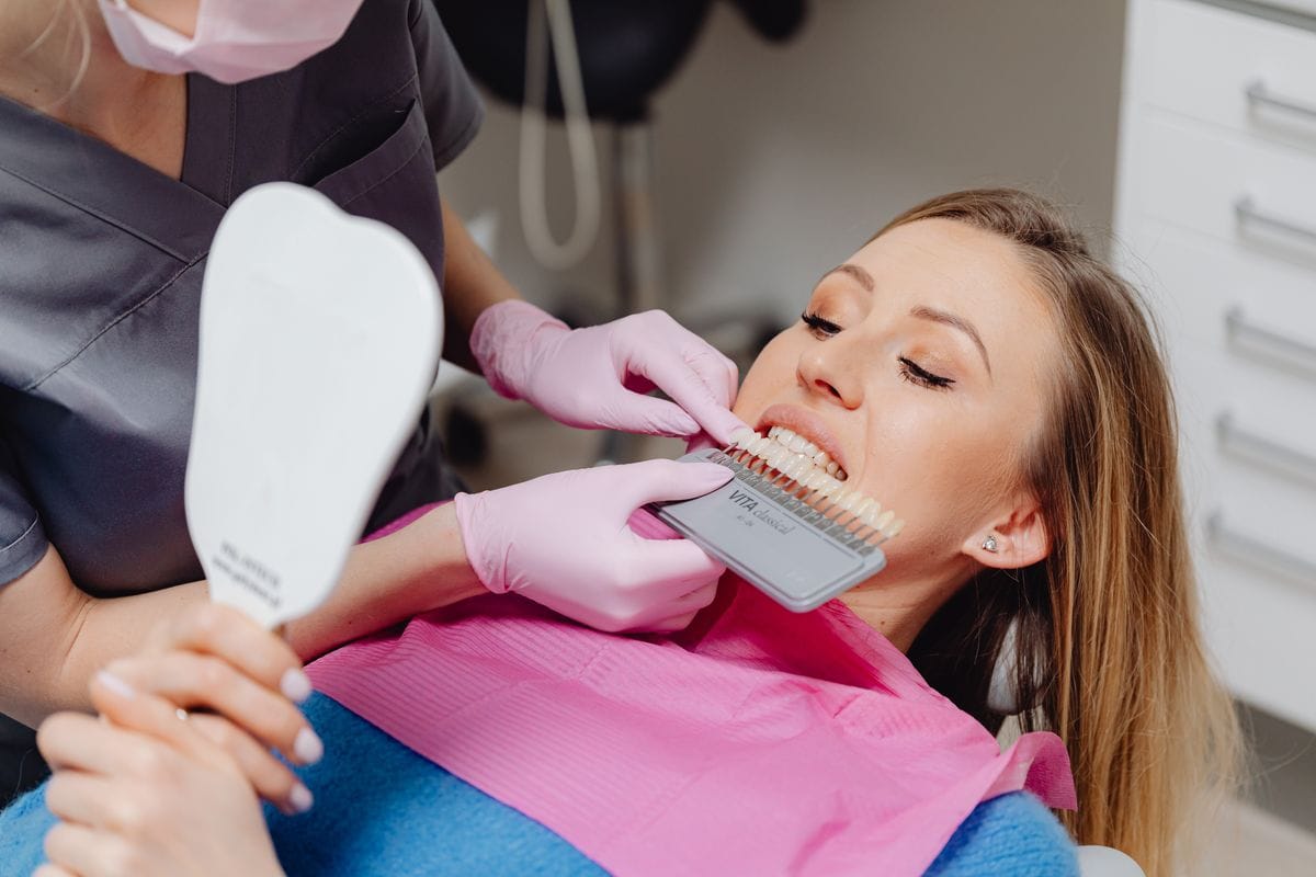IU composite bonding picking the size shape and colour of your teeth
