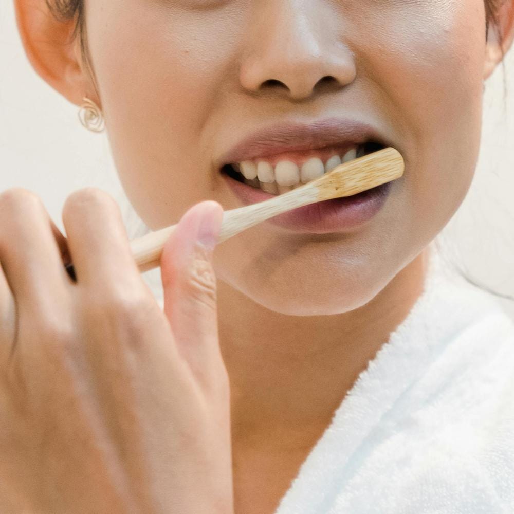 how-to-clean-dental-implants